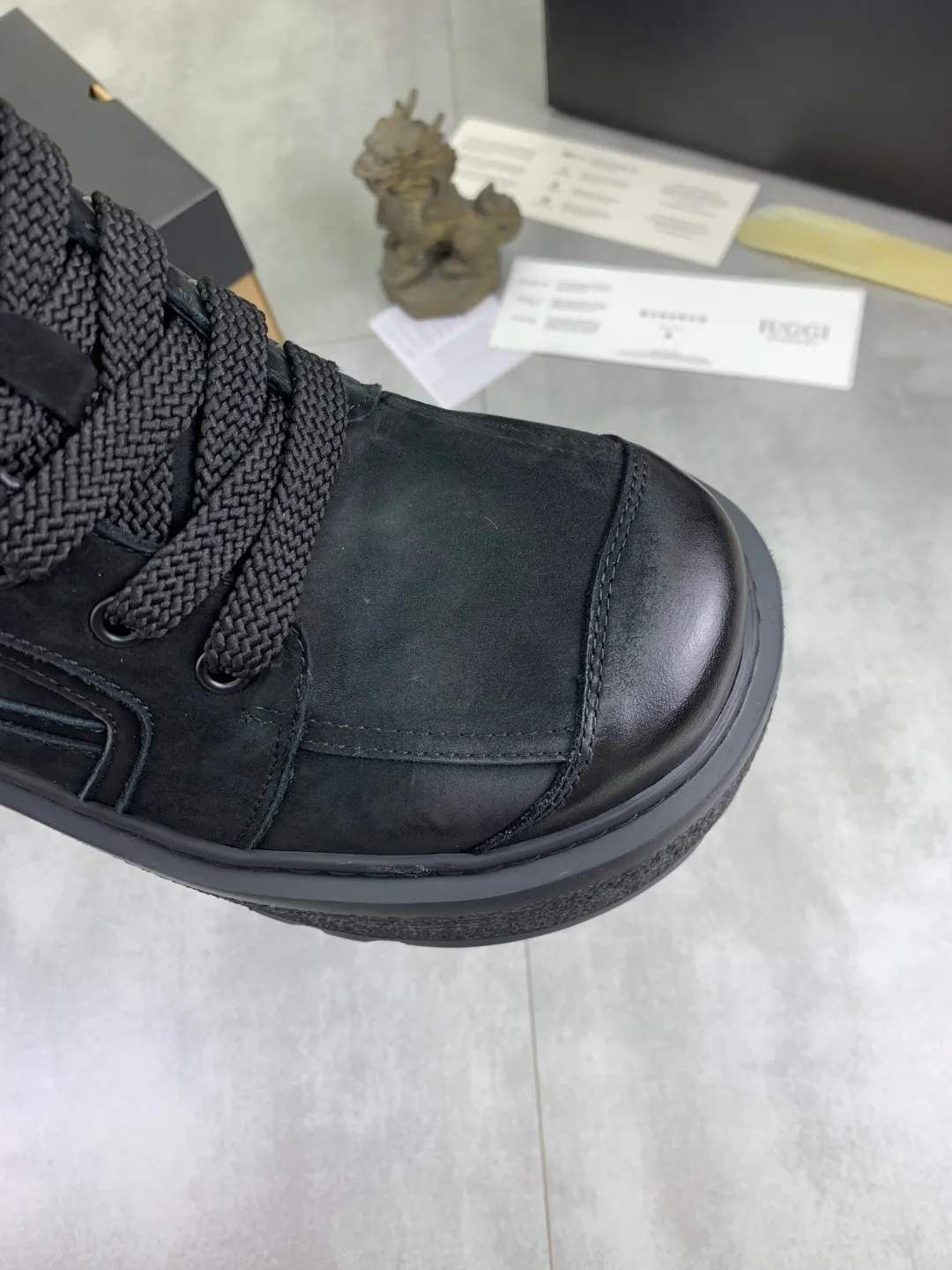 Men's men's shoes 💰P660 New arrival 🆕🆕🆕 IUGGI men's British style high-top large-toe work shoes new American retro genuine leather thick-soled board shoes lace-up mid-top short boots full genuine wool wear-resistant non-slip outsole fashion trend Size: 39-44 two colors